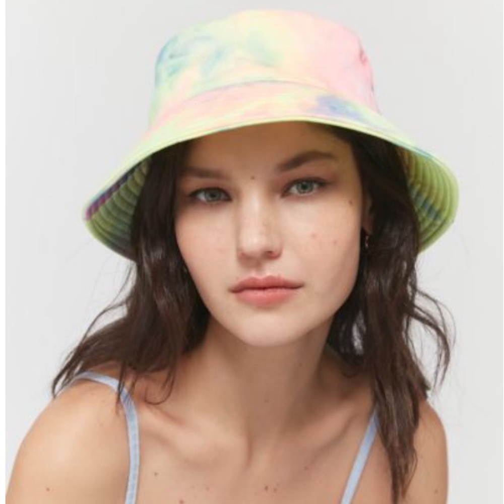 Urban Outfitters pastel bucket hat!